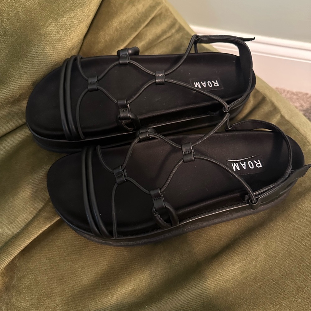 ROAM Black Strappy Women's Sandals